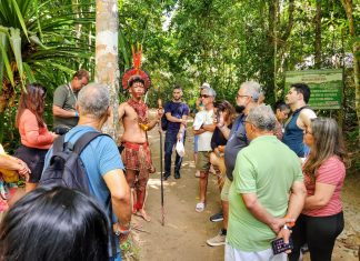Povo Pataxó dá aula de turismo como resistência